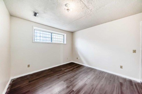 3341 Doverthorn Road Se, Calgary, AB - Indoor Photo Showing Other Room
