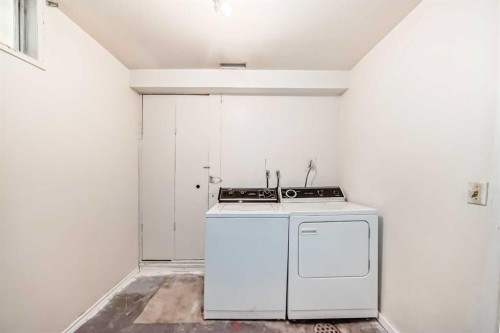 3341 Doverthorn Road Se, Calgary, AB - Indoor Photo Showing Laundry Room