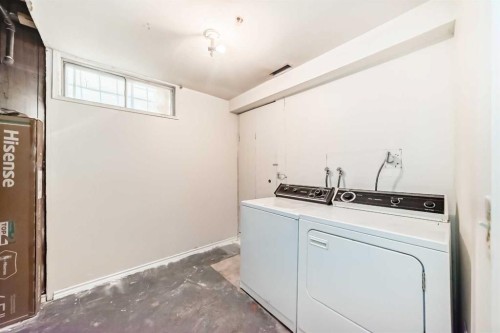 3341 Doverthorn Road Se, Calgary, AB - Indoor Photo Showing Laundry Room