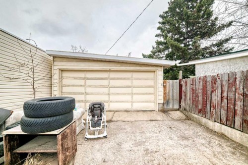 3341 Doverthorn Road Se, Calgary, AB - Outdoor With Exterior