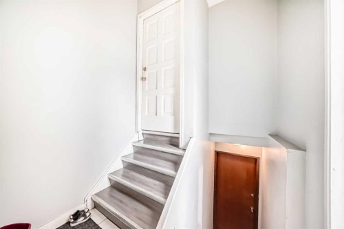 3341 Doverthorn Road Se, Calgary, AB - Indoor Photo Showing Other Room
