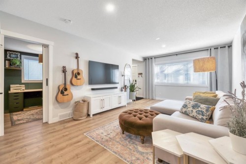 75 Copperfield Rise Se, Calgary, AB - Indoor Photo Showing Living Room