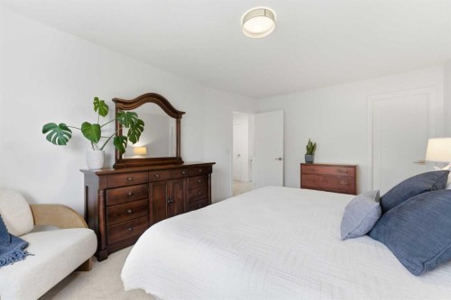 40 Tuscany Ridge Green Nw, Calgary, AB - Indoor Photo Showing Bedroom