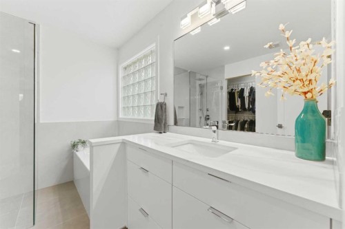 40 Tuscany Ridge Green Nw, Calgary, AB - Indoor Photo Showing Bathroom