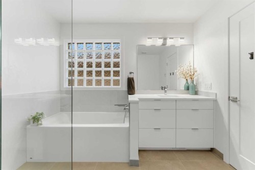 40 Tuscany Ridge Green Nw, Calgary, AB - Indoor Photo Showing Bathroom