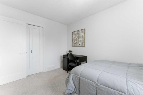 40 Tuscany Ridge Green Nw, Calgary, AB - Indoor Photo Showing Bedroom
