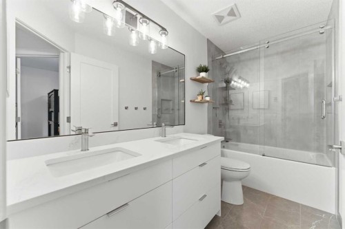 40 Tuscany Ridge Green Nw, Calgary, AB - Indoor Photo Showing Bathroom
