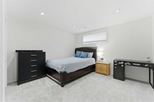40 Tuscany Ridge Green Nw, Calgary, AB - Indoor Photo Showing Bedroom