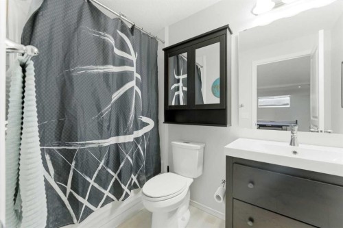 40 Tuscany Ridge Green Nw, Calgary, AB - Indoor Photo Showing Bathroom