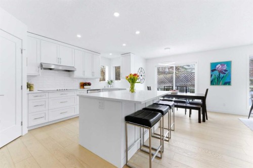 40 Tuscany Ridge Green Nw, Calgary, AB - Indoor Photo Showing Kitchen With Upgraded Kitchen