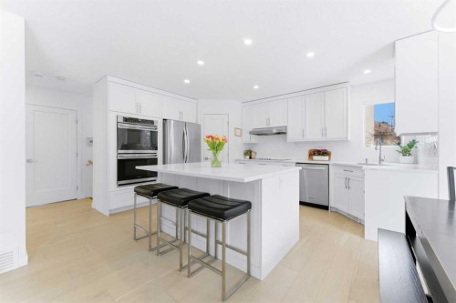 40 Tuscany Ridge Green Nw, Calgary, AB - Indoor Photo Showing Kitchen With Upgraded Kitchen