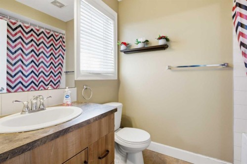 1441 Windstone Road Sw, Airdrie, AB - Indoor Photo Showing Bathroom