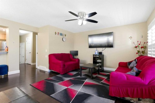 1441 Windstone Road Sw, Airdrie, AB - Indoor Photo Showing Living Room
