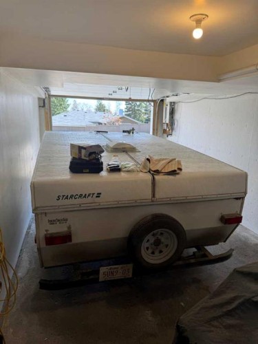 201 Holland Street Nw, Calgary, AB - Indoor Photo Showing Garage