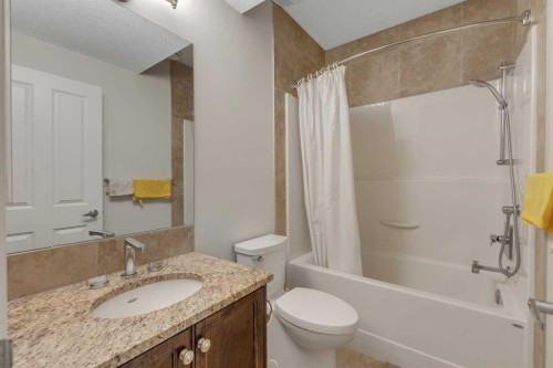 63 Panton View Nw, Calgary, AB - Indoor Photo Showing Bathroom