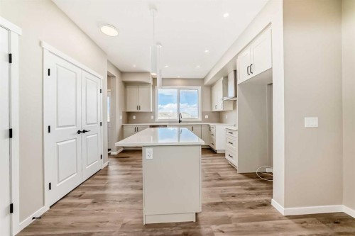 1098 Sawgrass Link Nw, Airdrie, AB - Indoor Photo Showing Kitchen