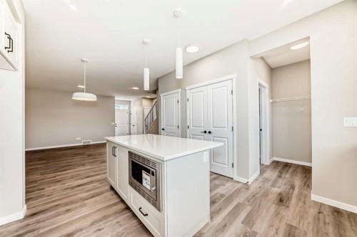 1098 Sawgrass Link Nw, Airdrie, AB - Indoor Photo Showing Kitchen