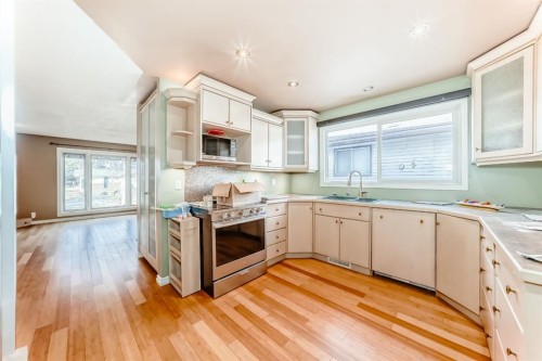 274 Templeview Way Ne, Calgary, AB - Indoor Photo Showing Kitchen