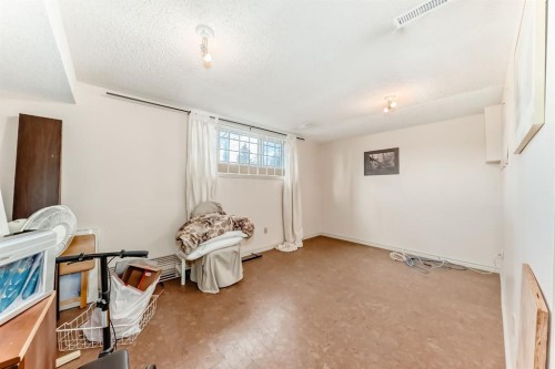 274 Templeview Way Ne, Calgary, AB - Indoor Photo Showing Other Room