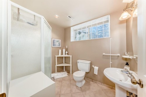 274 Templeview Way Ne, Calgary, AB - Indoor Photo Showing Bathroom