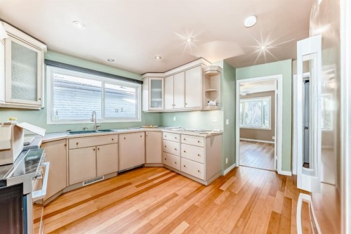 274 Templeview Way Ne, Calgary, AB - Indoor Photo Showing Kitchen