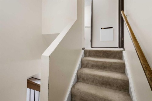 355 Georgian Villas, Calgary, AB - Indoor Photo Showing Other Room