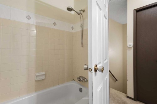355 Georgian Villas, Calgary, AB - Indoor Photo Showing Bathroom