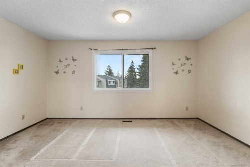 355 Georgian Villas, Calgary, AB - Indoor Photo Showing Other Room