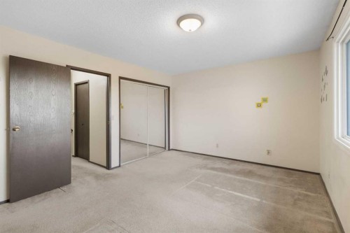 355 Georgian Villas, Calgary, AB - Indoor Photo Showing Other Room