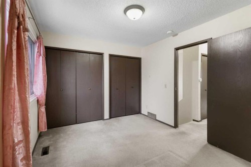 355 Georgian Villas, Calgary, AB - Indoor Photo Showing Other Room