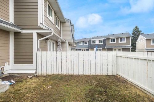 355 Georgian Villas, Calgary, AB - Outdoor