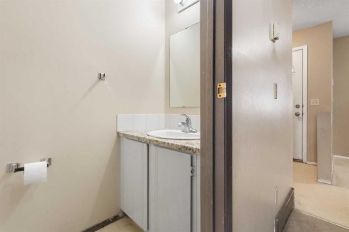 355 Georgian Villas, Calgary, AB - Indoor Photo Showing Bathroom