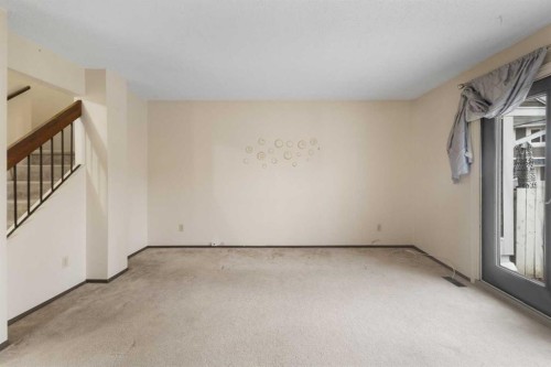 355 Georgian Villas, Calgary, AB - Indoor Photo Showing Other Room