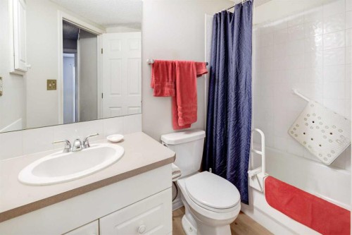 101-6800 Hunterview Drive Nw, Calgary, AB - Indoor Photo Showing Bathroom