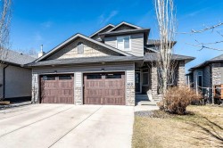 812 Coopers Drive SWAirdrie, AB T4B 2W3