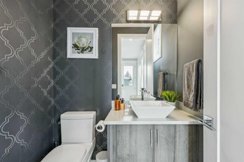 2826 40 Street Sw, Calgary, AB - Indoor Photo Showing Bathroom