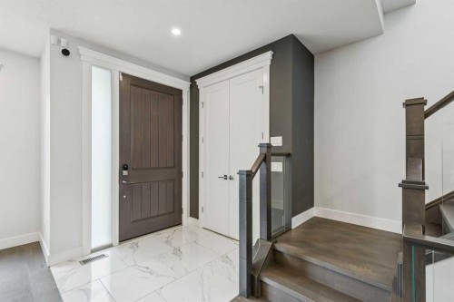 2826 40 Street Sw, Calgary, AB - Indoor Photo Showing Other Room