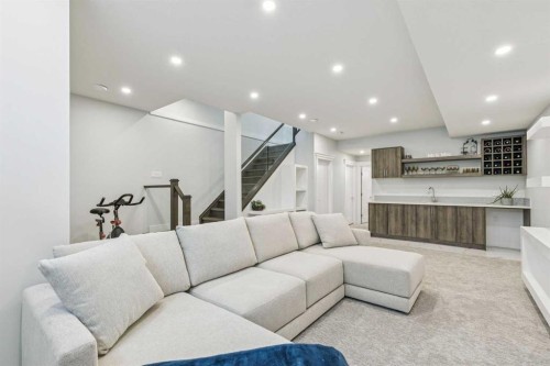 2826 40 Street Sw, Calgary, AB - Indoor