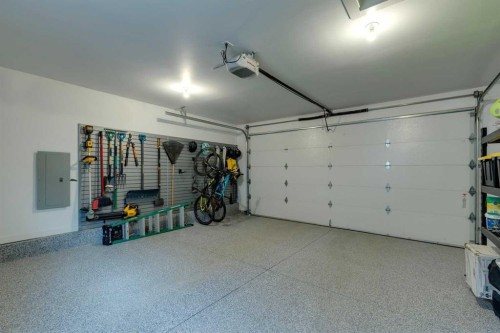 2826 40 Street Sw, Calgary, AB - Indoor Photo Showing Garage