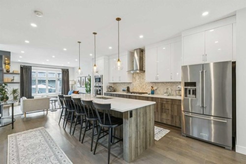 2826 40 Street Sw, Calgary, AB - Indoor Photo Showing Kitchen With Upgraded Kitchen