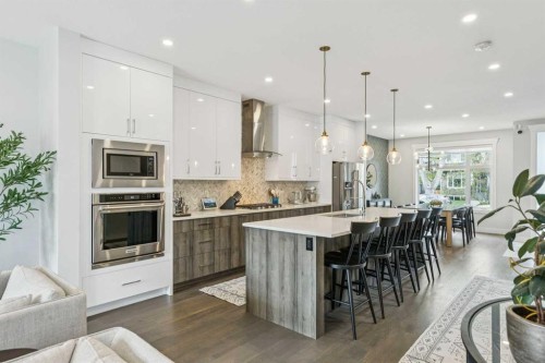 2826 40 Street Sw, Calgary, AB - Indoor Photo Showing Kitchen With Upgraded Kitchen
