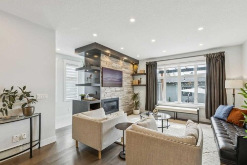 2826 40 Street Sw, Calgary, AB - Indoor Photo Showing Living Room With Fireplace