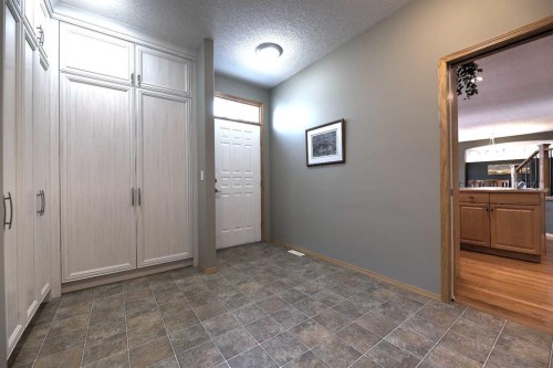 15 Rosery Drive Nw, Calgary, AB - Indoor Photo Showing Other Room