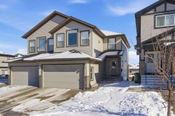 42 Baysprings Way SW Airdrie, AB T4B 3V1