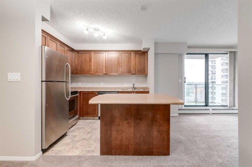 1014-1111 6 Avenue Sw, Calgary, AB - Indoor Photo Showing Kitchen With Double Sink