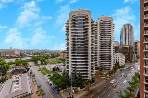 1014-1111 6 Avenue Sw, Calgary, AB - Outdoor With Facade