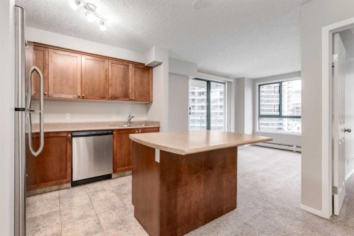 1014-1111 6 Avenue Sw, Calgary, AB - Indoor Photo Showing Kitchen With Double Sink
