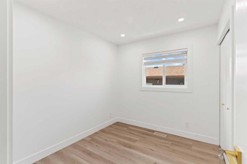 304 Huntbourne Hill Ne, Calgary, AB - Indoor Photo Showing Other Room