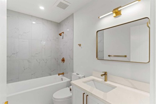 304 Huntbourne Hill Ne, Calgary, AB - Indoor Photo Showing Bathroom