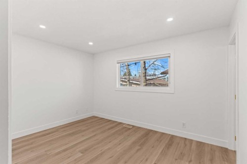 304 Huntbourne Hill Ne, Calgary, AB - Indoor Photo Showing Other Room